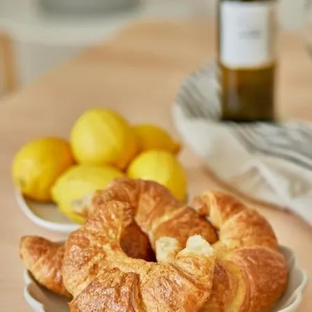 Mona - Idyllisches Oertchen בוכן