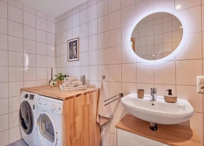 Mona - Idyllisches Oertchen Бухен